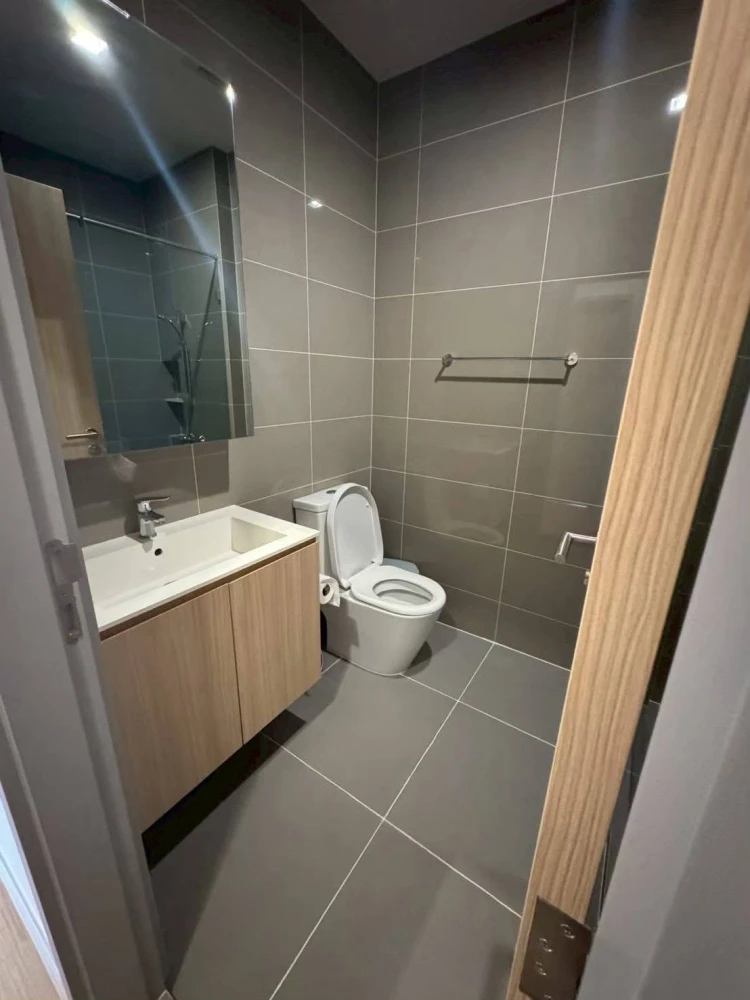 For sale or rent: M Jatujak, large unit, 119 sq.m., spacious and airy living room, perfect for families. Don't miss this opportunity!