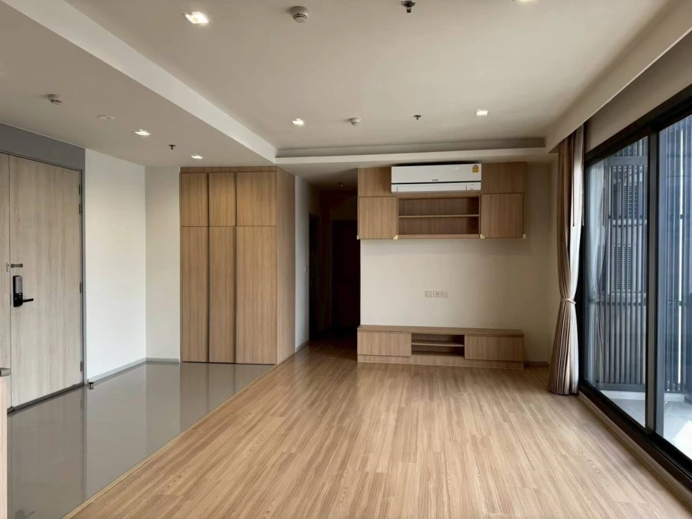 For sale or rent: M Jatujak, large unit, 119 sq.m., spacious and airy living room, perfect for families. Don't miss this opportunity!