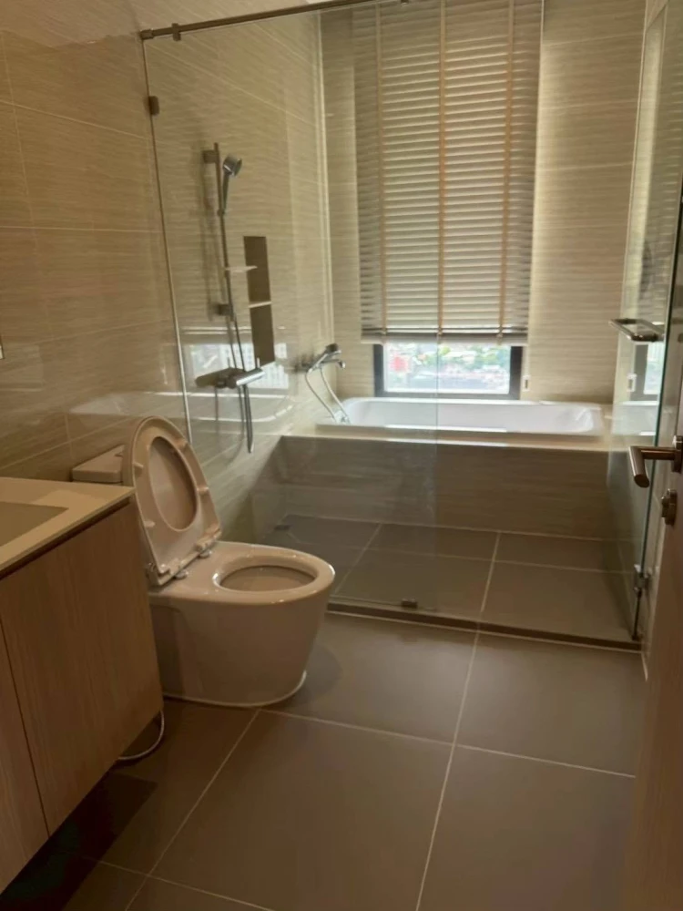 For sale or rent: M Jatujak, large unit, 119 sq.m., spacious and airy living room, perfect for families. Don't miss this opportunity!