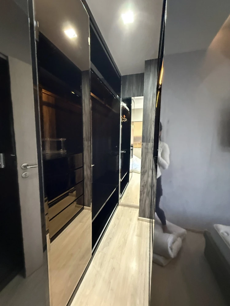 For sale or rent: M Thonglor 10. Features a walk-in closet and allows pets. A must-have for animal lovers!