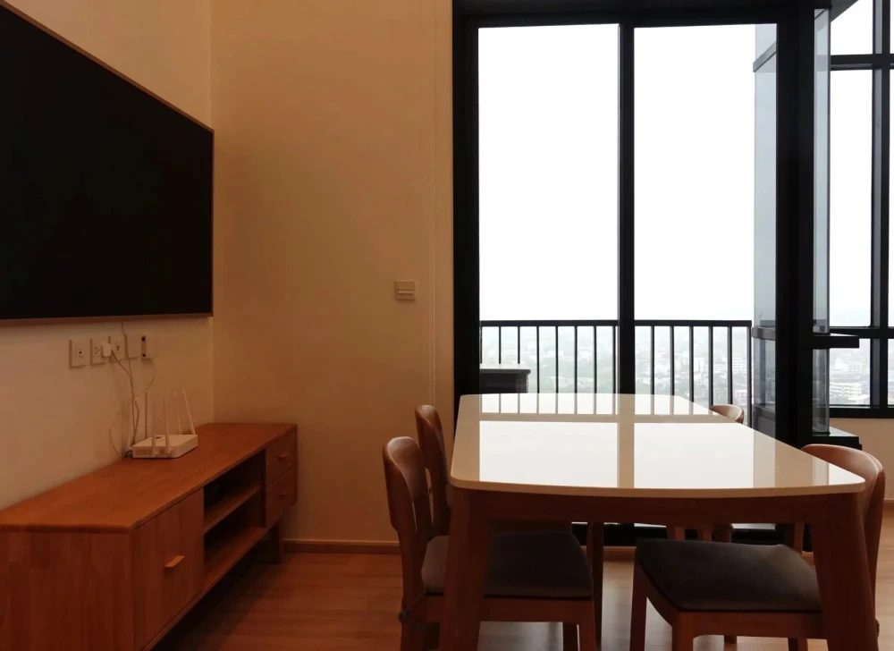 For sale or rent: Maru Ekkamai 2, Duplex unit, 2 bedrooms, 2.5 bathrooms, city view, fully furnished, pet-friendly. You can't miss this!