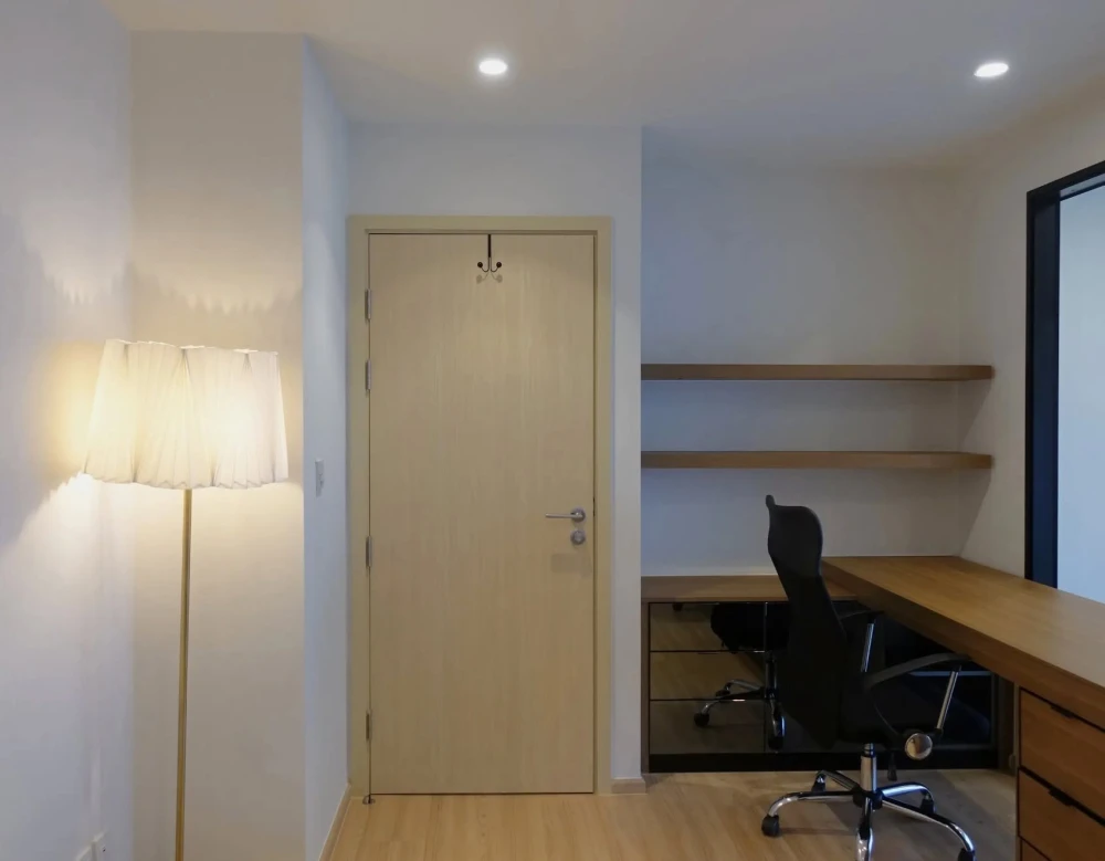 For sale or rent: Maru Ekkamai 2, Duplex unit, 2 bedrooms, 2.5 bathrooms, city view, fully furnished, pet-friendly. You can't miss this!