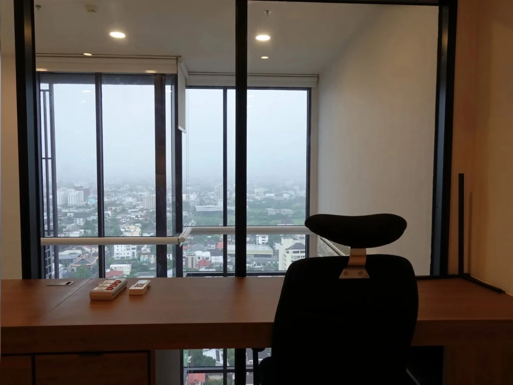 For sale or rent: Maru Ekkamai 2, Duplex unit, 2 bedrooms, 2.5 bathrooms, city view, fully furnished, pet-friendly. You can't miss this!