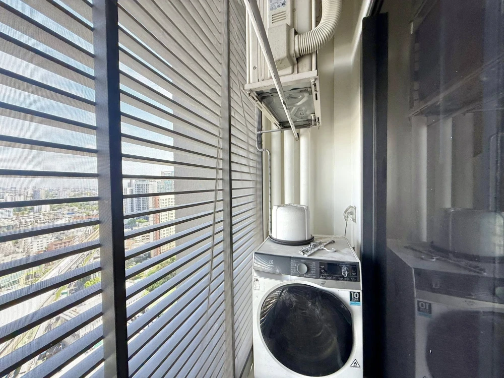 For sale or rent: Mazarine Ratchayothin, corner room with privacy, good location, lots of usable space. Reserve now!
