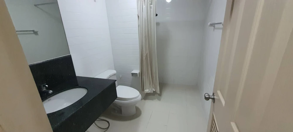 For sale, for rent, Metro Park Sathorn, 4th floor, fully furnished, nice to live in, interested in booking now, don't miss out.