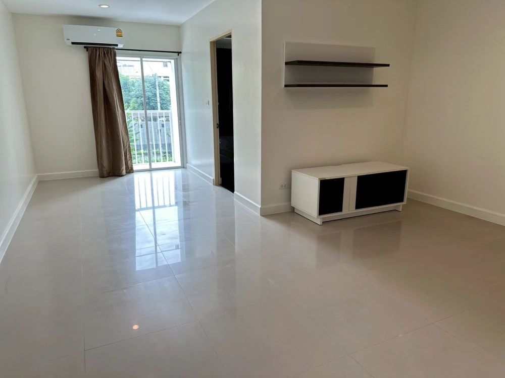 For sale or rent: Metro Park Sathorn. Spacious rooms with ample usable space and complete amenities. Book now!