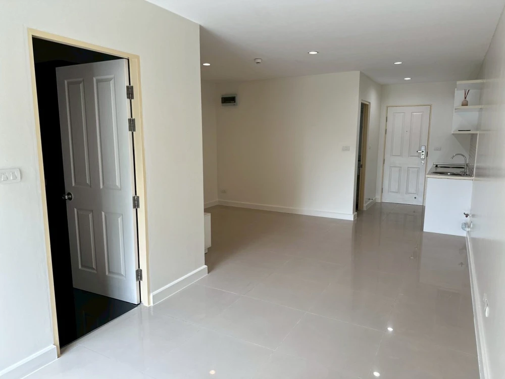 For sale or rent: Metro Park Sathorn. Spacious rooms with ample usable space and complete amenities. Book now!