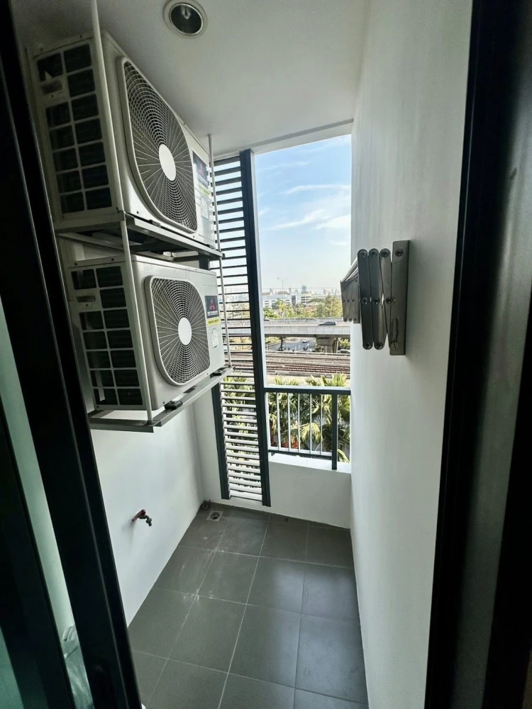 For sale or rent: Metro Sky Prachachuen. Nicely furnished with high-quality built-in furniture. Convenient transportation. Book now!