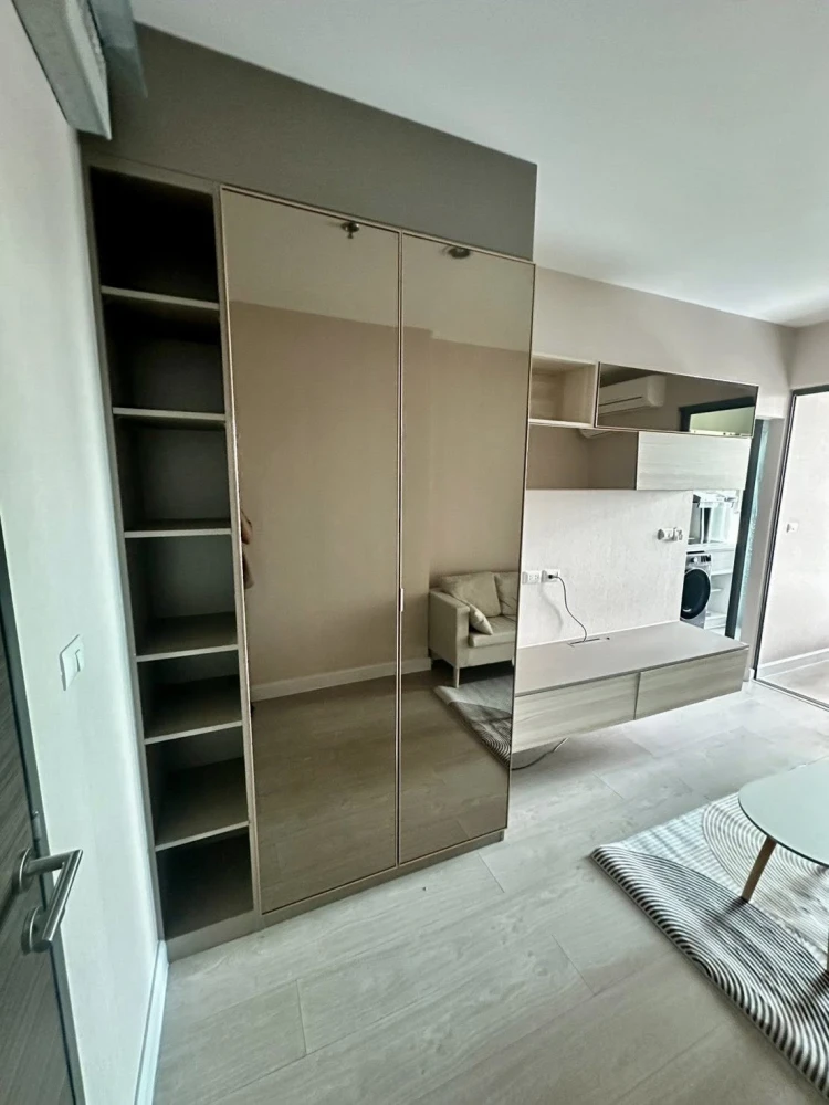 For sale or rent: Metro Sky Prachachuen. Nicely furnished with high-quality built-in furniture. Convenient transportation. Book now!