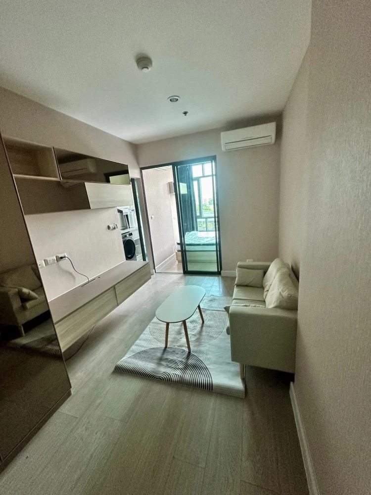 For sale or rent: Metro Sky Prachachuen. Nicely furnished with high-quality built-in furniture. Convenient transportation. Book now!