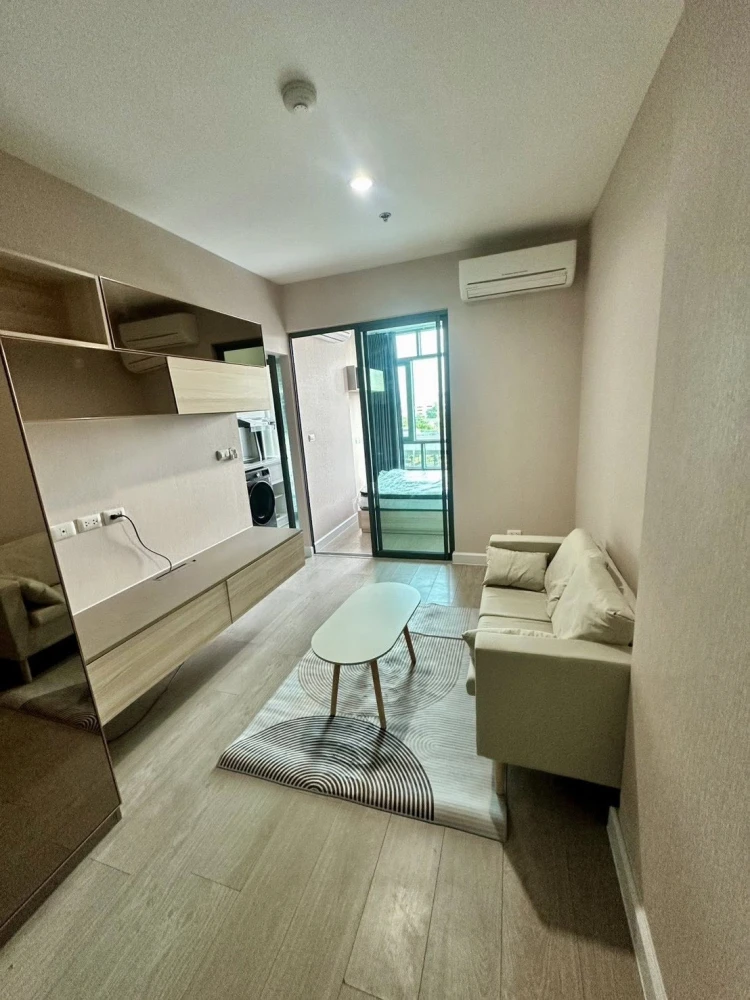 For sale or rent: Metro Sky Prachachuen. Nicely furnished with high-quality built-in furniture. Convenient transportation. Book now!