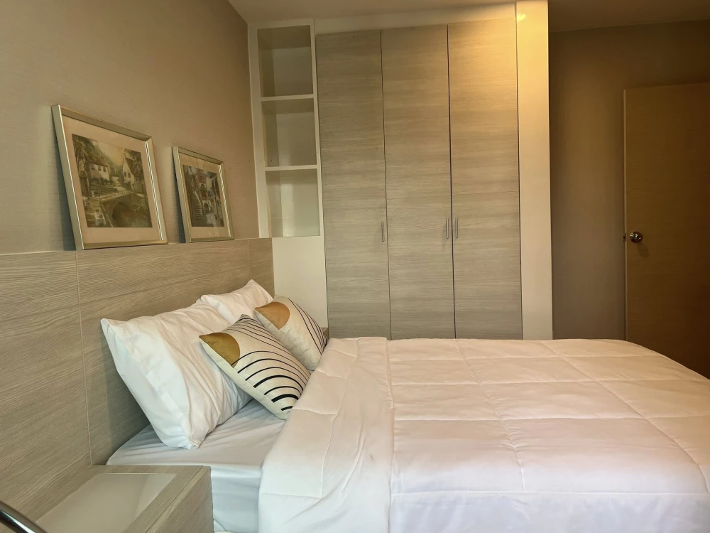 Metro Sky Ratchada for sale, simply decorated room with good quality furniture, just bring your own luggage and move in.