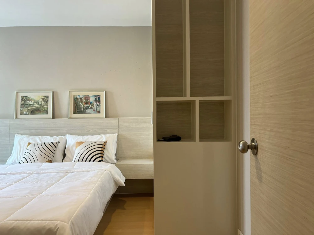 Metro Sky Ratchada for sale, simply decorated room with good quality furniture, just bring your own luggage and move in.