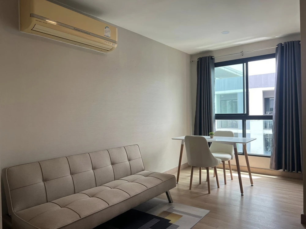 Metro Sky Ratchada for sale, simply decorated room with good quality furniture, just bring your own luggage and move in.