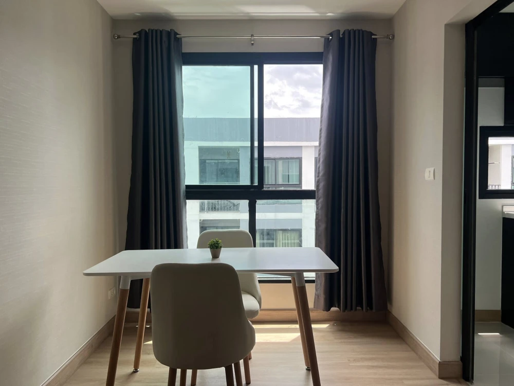 Metro Sky Ratchada for sale, simply decorated room with good quality furniture, just bring your own luggage and move in.