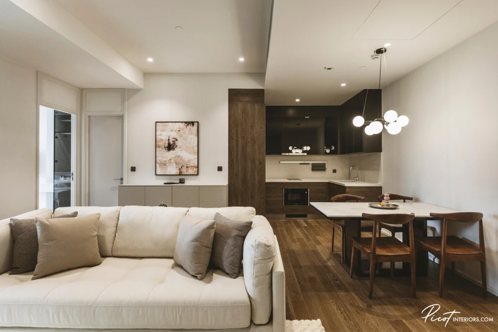 For sale or rent: Muniq Langsuan, spacious room, lots of space, well-decorated, high-quality interior. Interested? Reserve now!