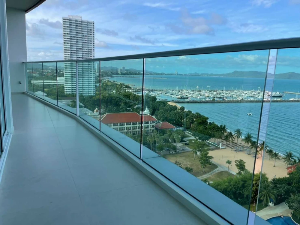 For sale or rent: Mövenpick White Sand Beach, a luxury beachfront condo in Pattaya. Premium location, stunning sea views, spacious and airy rooms. Boo
