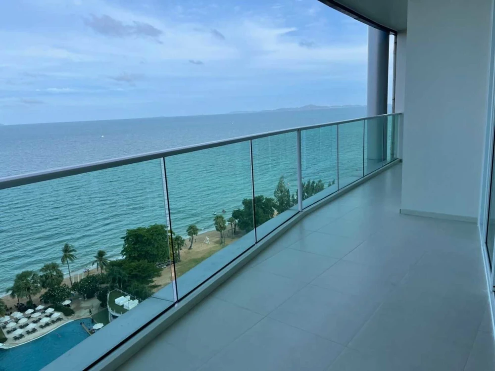For sale or rent: Mövenpick White Sand Beach, a luxury beachfront condo in Pattaya. Premium location, stunning sea views, spacious and airy rooms. Boo