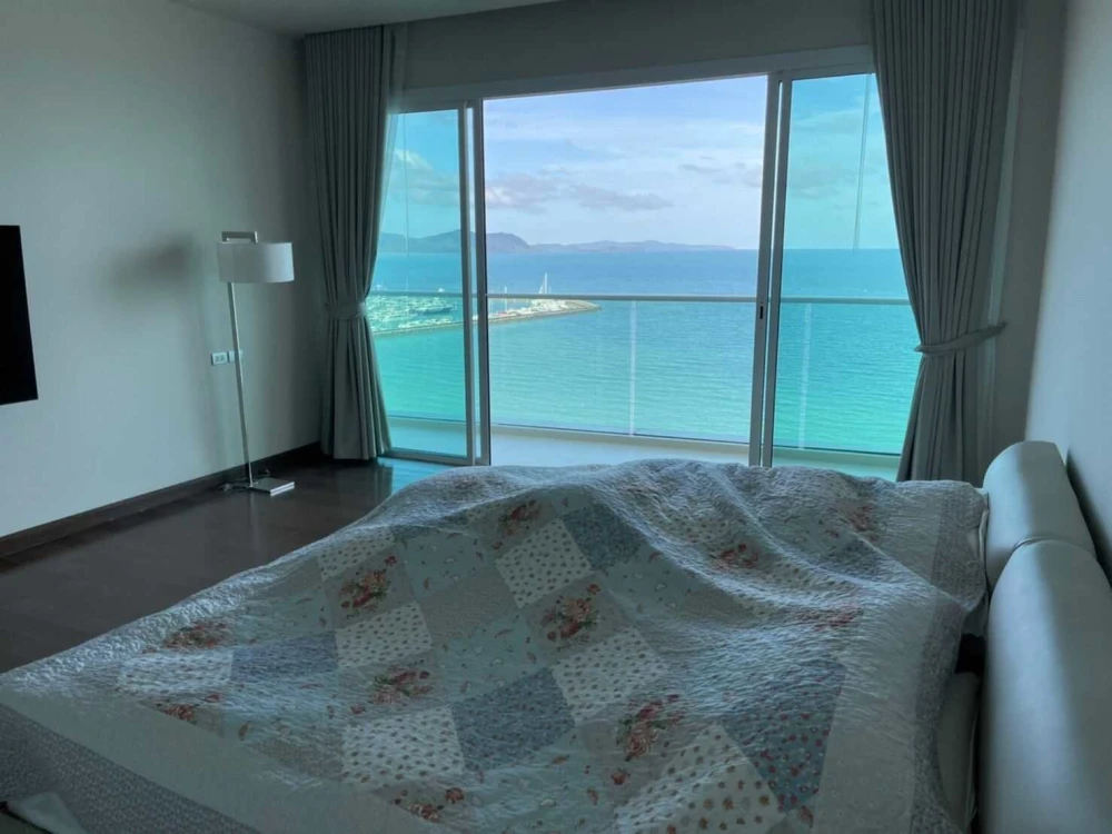 For sale or rent: Mövenpick White Sand Beach, a luxury beachfront condo in Pattaya. Premium location, stunning sea views, spacious and airy rooms. Boo