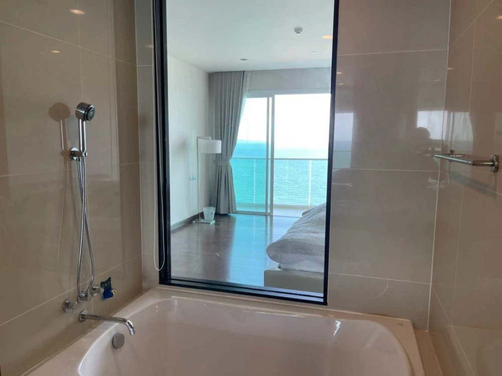 For sale or rent: Mövenpick White Sand Beach, a luxury beachfront condo in Pattaya. Premium location, stunning sea views, spacious and airy rooms. Boo
