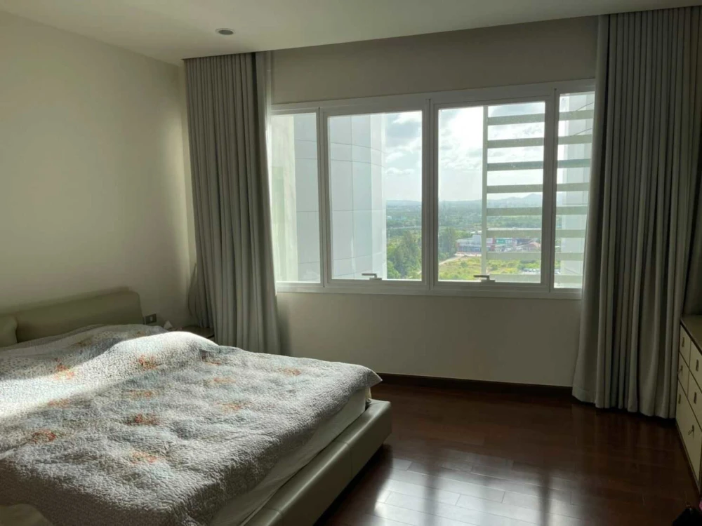 For sale or rent: Mövenpick White Sand Beach, a luxury beachfront condo in Pattaya. Premium location, stunning sea views, spacious and airy rooms. Boo