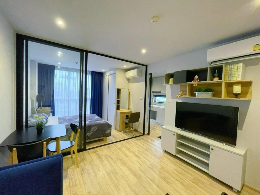 For sale or rent: Newera Ekmai-Ramintra, 7th floor, corner unit, fully furnished, ready to move in. Book now!