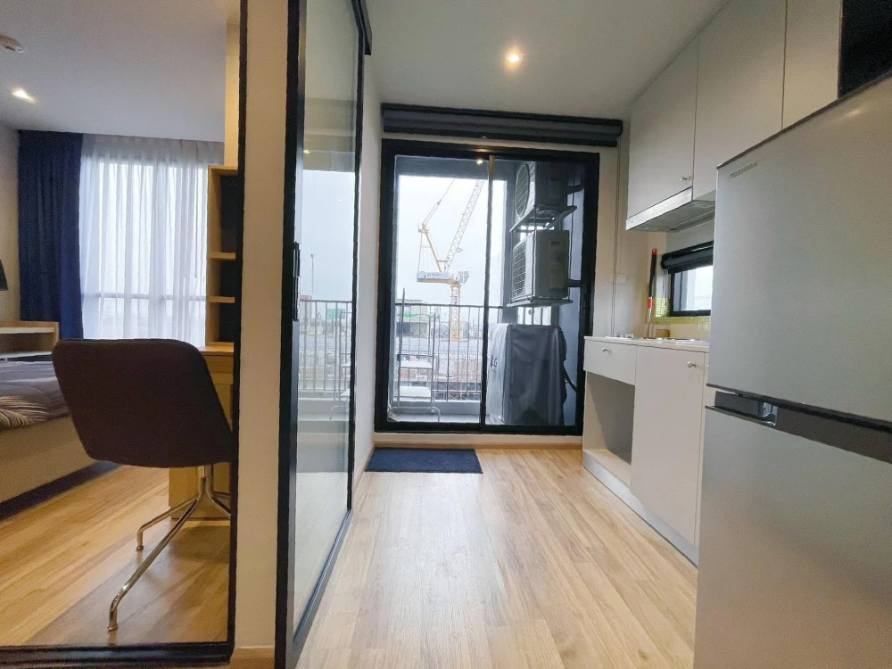 For sale or rent: Newera Ekmai-Ramintra, 7th floor, corner unit, fully furnished, ready to move in. Book now!