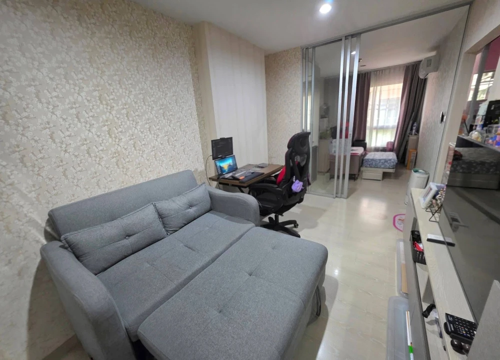 For sale or rent: Niche id Sukhumvit 113. A lovely unit with high-quality built-in furniture and matching wallpaper. Book now!