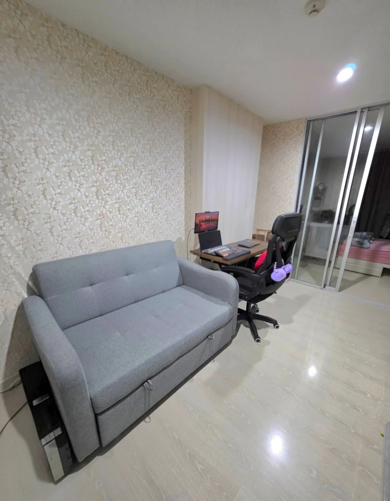 For sale or rent: Niche id Sukhumvit 113. A lovely unit with high-quality built-in furniture and matching wallpaper. Book now!