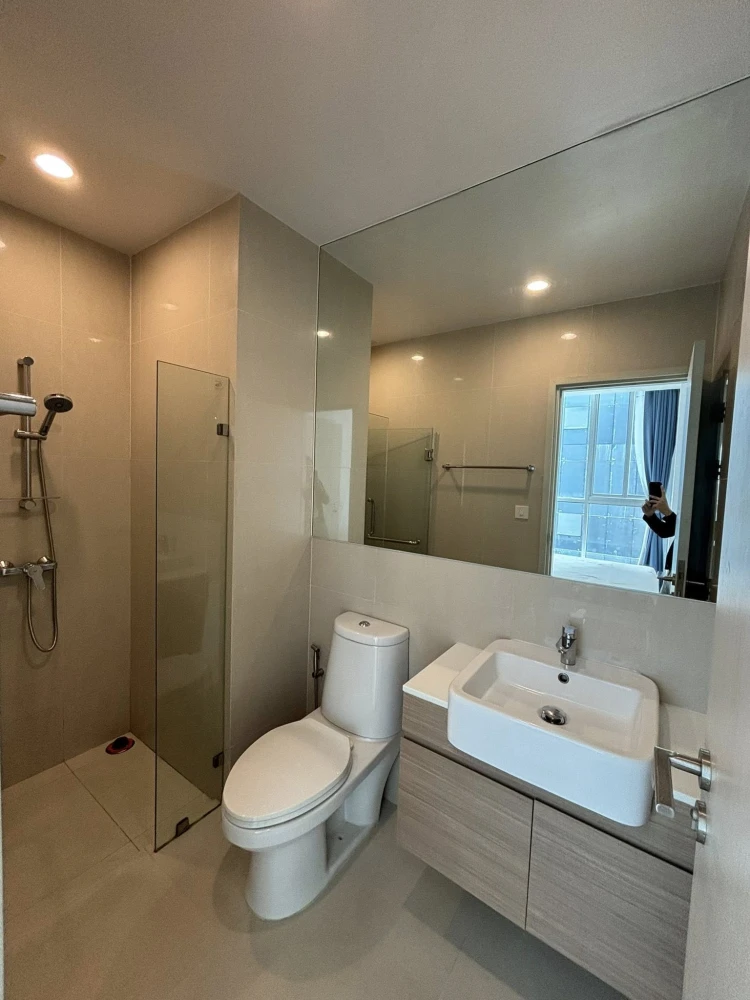 For sale or rent: Noble revolve ratchada, room on a very high floor (23rd floor), great breeze, ready to move in, complete with electrical appliances.