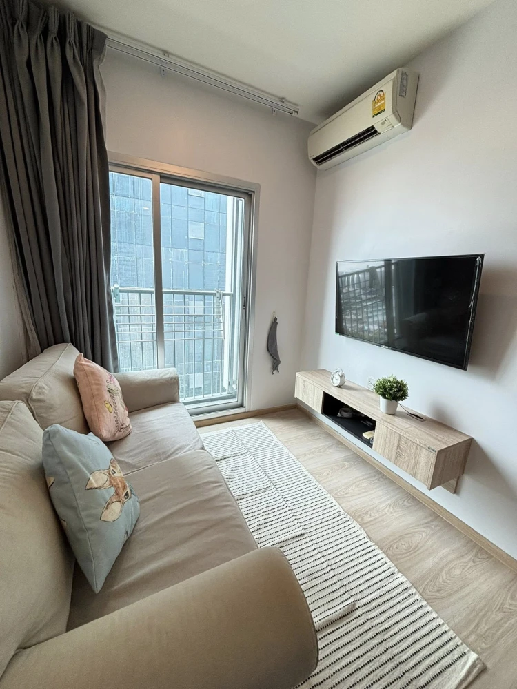 For sale or rent: Noble revolve ratchada, room on a very high floor (23rd floor), great breeze, ready to move in, complete with electrical appliances.