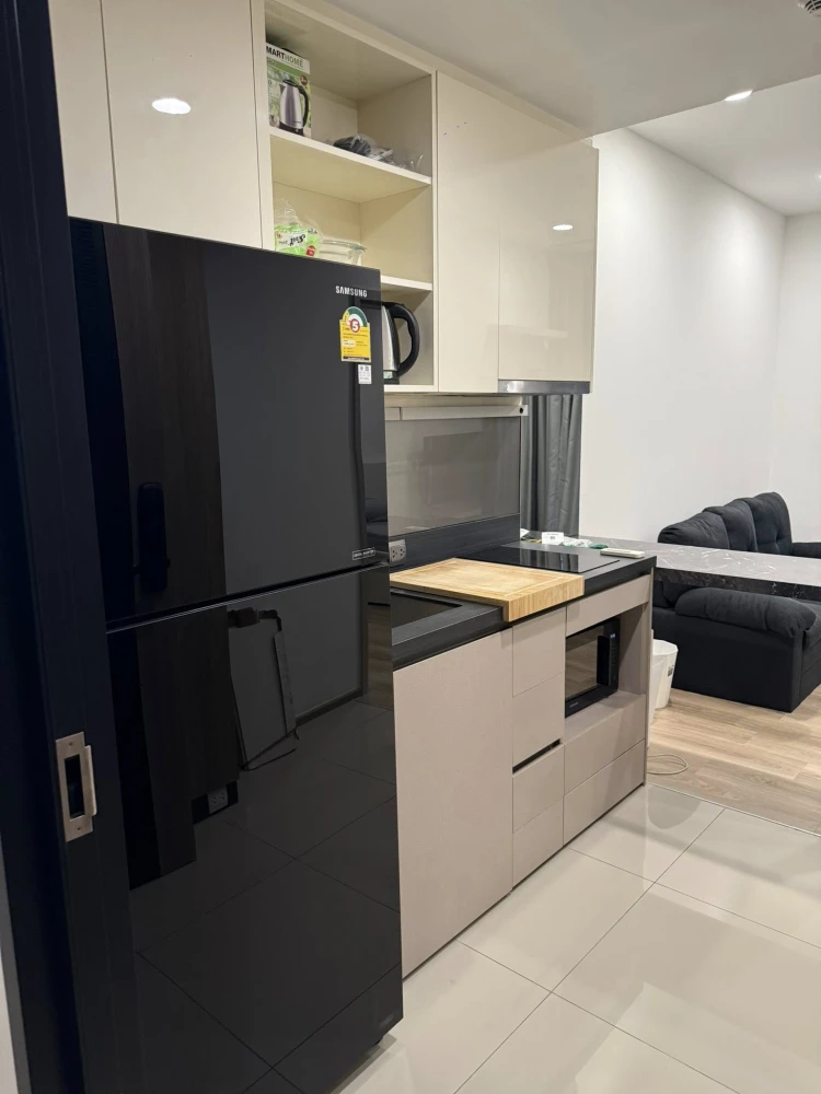 For sale or rent: Oka Haus Sukhumvit 36. Nice unit with pool view, great location, and convenient transportation. Book now!
