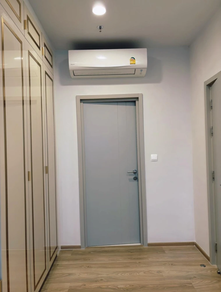 For sale, for rent: Oka Haus Sukhumvit 36, decorated in a tone-on-tone style, high ceiling, airy and spacious, good location, book now!