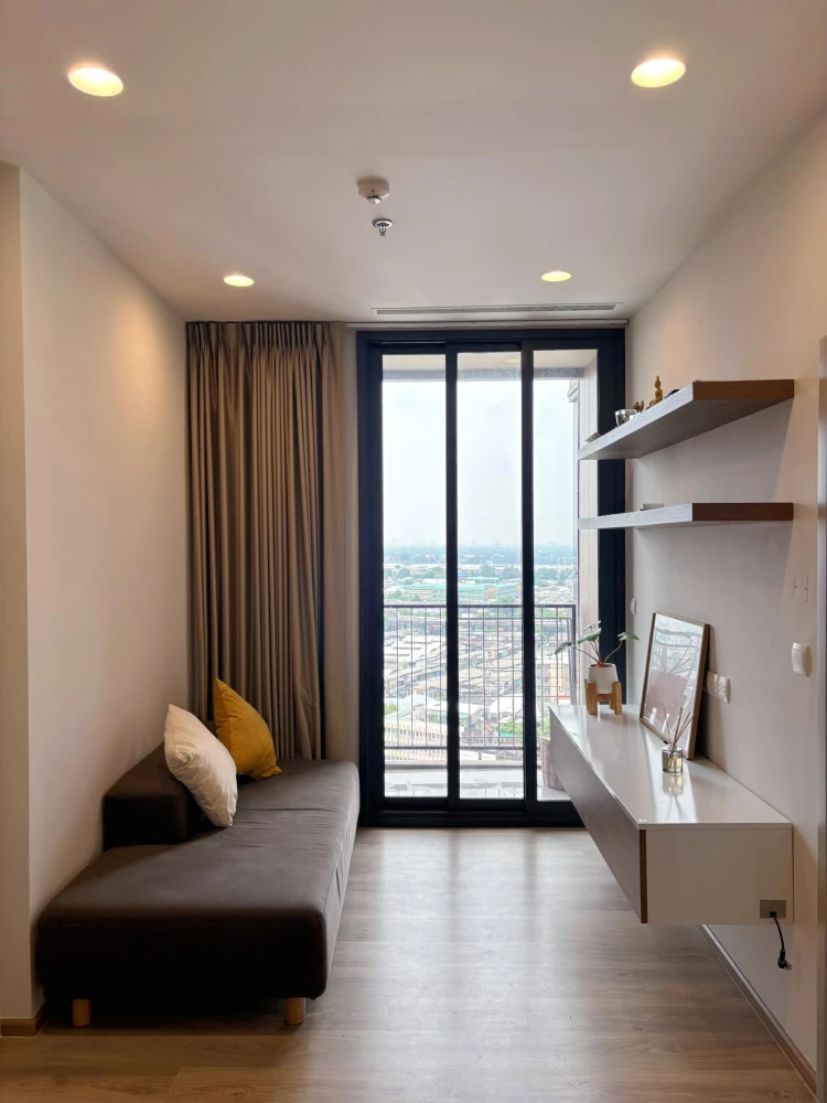 For sale, for rent: Oka Haus Sukhumvit 36, decorated in a tone-on-tone style, high ceiling, airy and spacious, good location, book now!