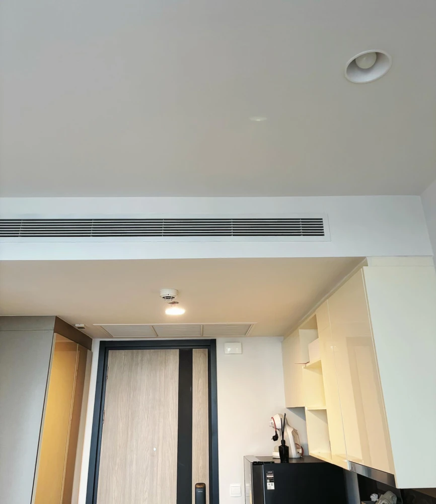 For sale, for rent: Oka Haus Sukhumvit 36, decorated in a tone-on-tone style, high ceiling, airy and spacious, good location, book now!