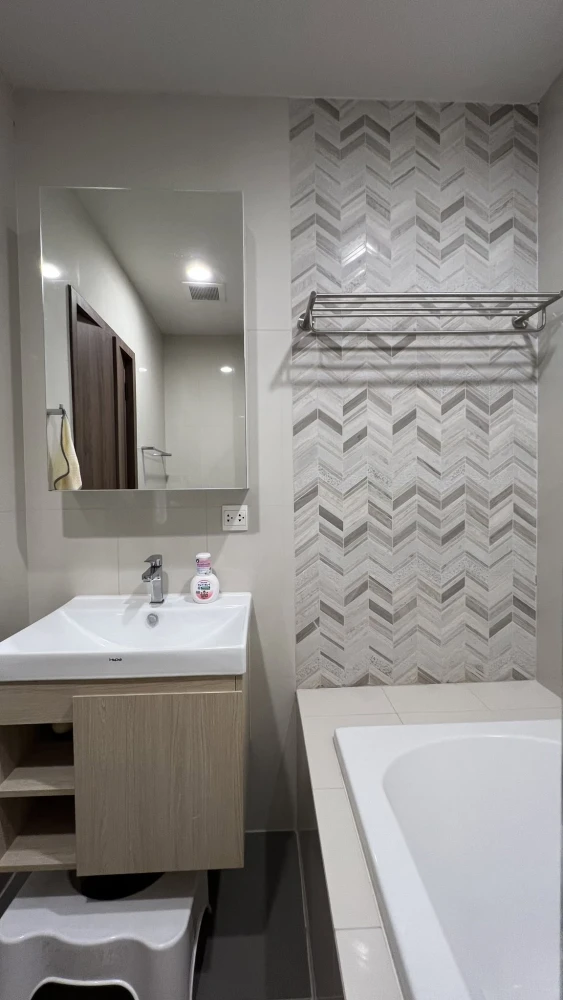 For sale or rent: Oka Haus, high floor unit, beautifully decorated and fully furnished (ready to move in).