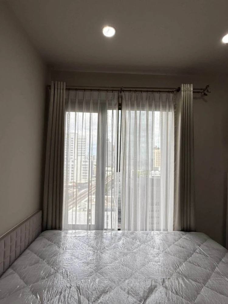 For sale or rent: ONYX Phahonyothin. Unobstructed city view, good ventilation, fully furnished with appliances. Book now!