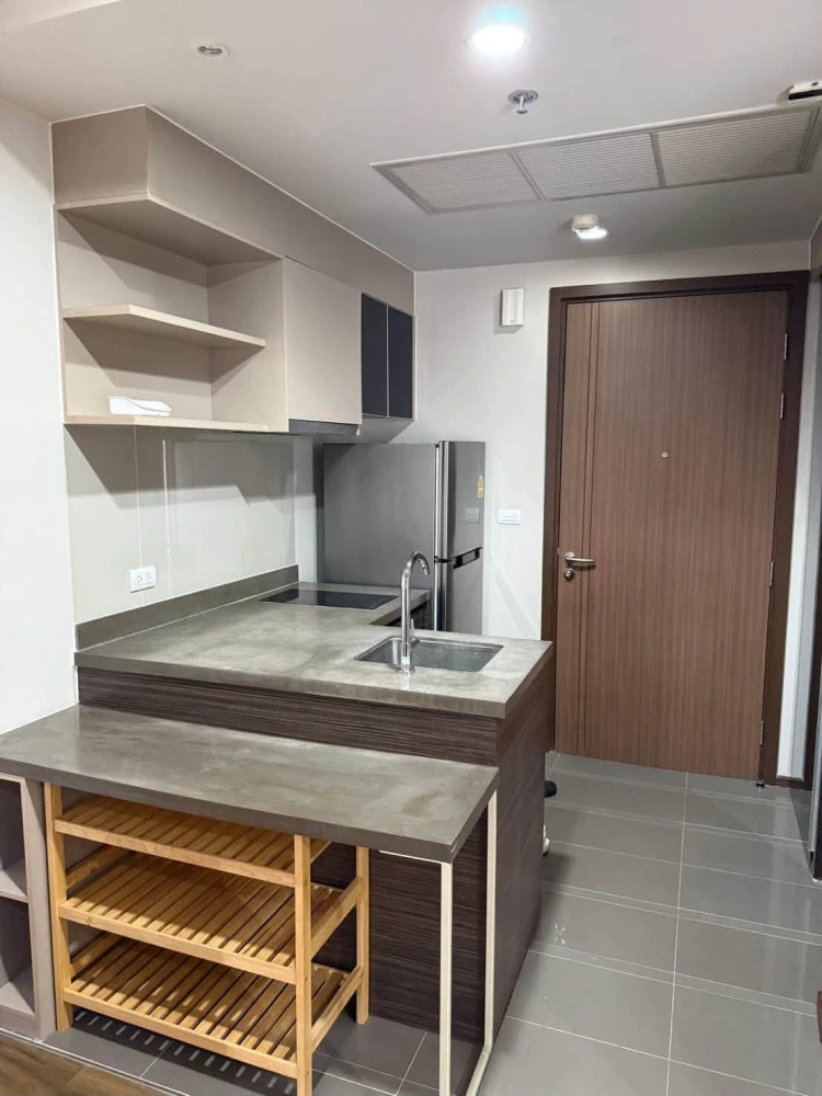 For sale or rent: ONYX Phahonyothin. Unobstructed city view, good ventilation, fully furnished with appliances. Book now!
