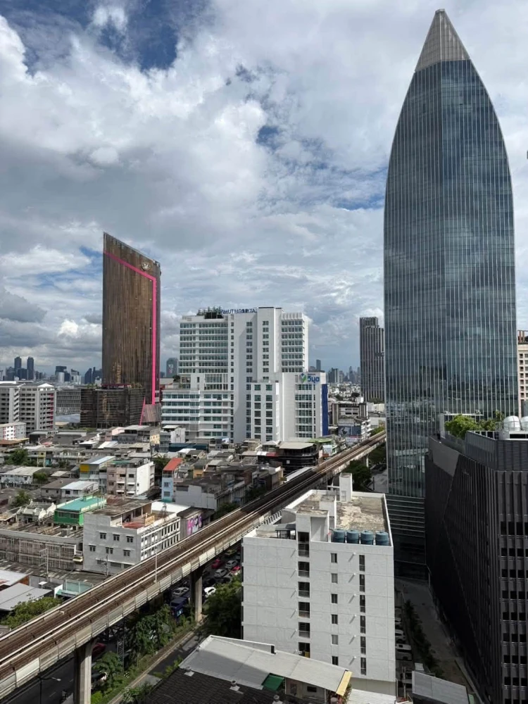 For sale or rent: ONYX Phahonyothin. Unobstructed city view, good ventilation, fully furnished with appliances. Book now!