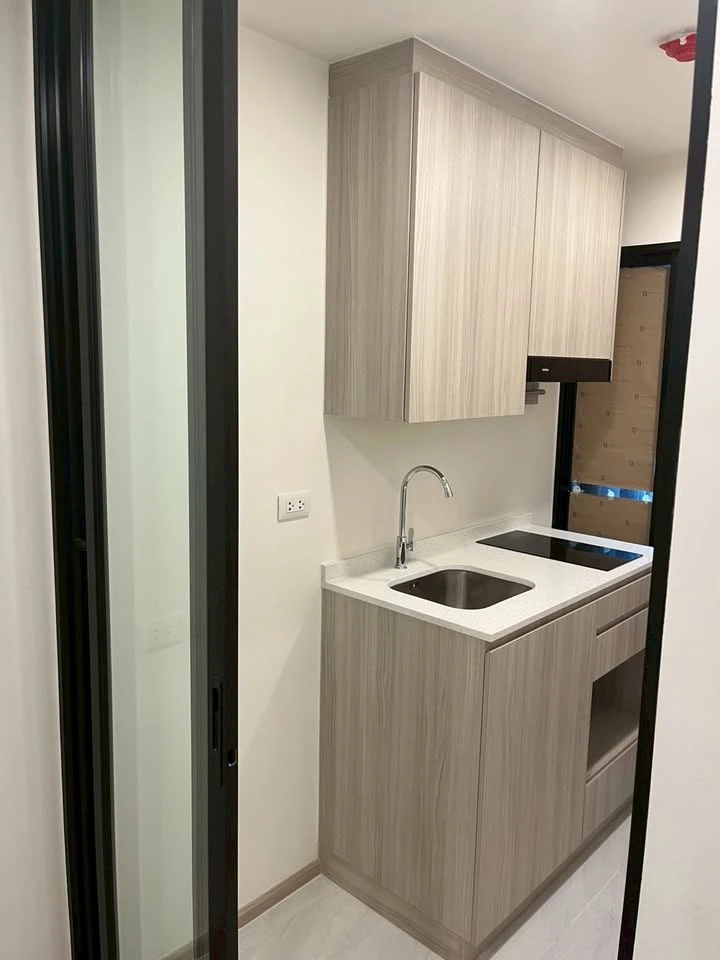 For sale, for rent, Origin Play Sri Udom Station, corner room, provides privacy, comes with complete furniture and appliances, reserve now.
