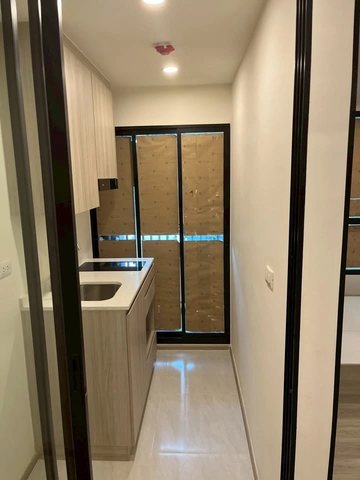 For sale, for rent, Origin Play Sri Udom Station, corner room, provides privacy, comes with complete furniture and appliances, reserve now.
