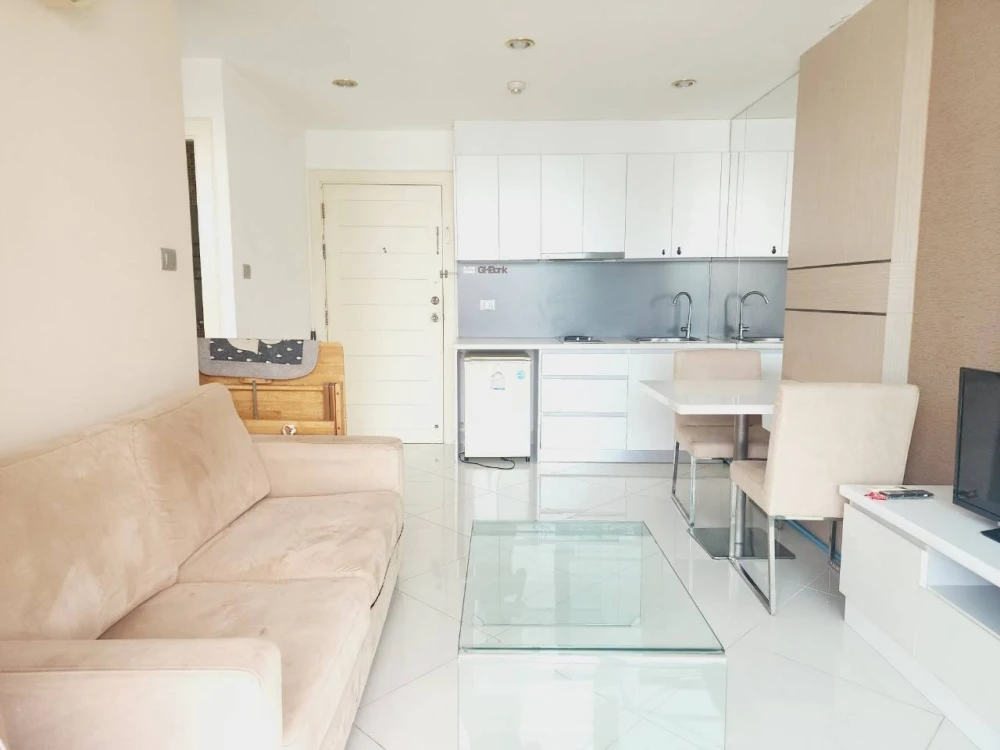 For sale, for rent Paradise Park Jomtien Resort, 1 bedroom, 1 bathroom, spacious room, view of the building and pool, don't miss it.