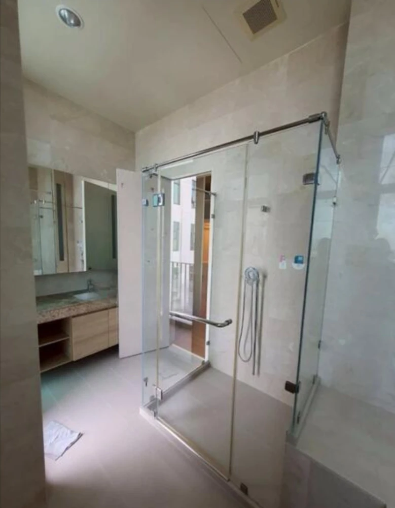 For sale/rent: Parco Condominium, penthouse unit, very high floor, 4 bedrooms, 5 bathrooms + maid's room. You can't miss this opportunity!
