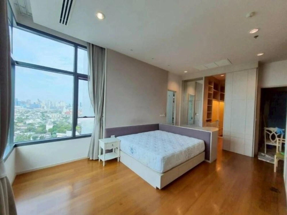 For sale/rent: Parco Condominium, penthouse unit, very high floor, 4 bedrooms, 5 bathrooms + maid's room. You can't miss this opportunity!