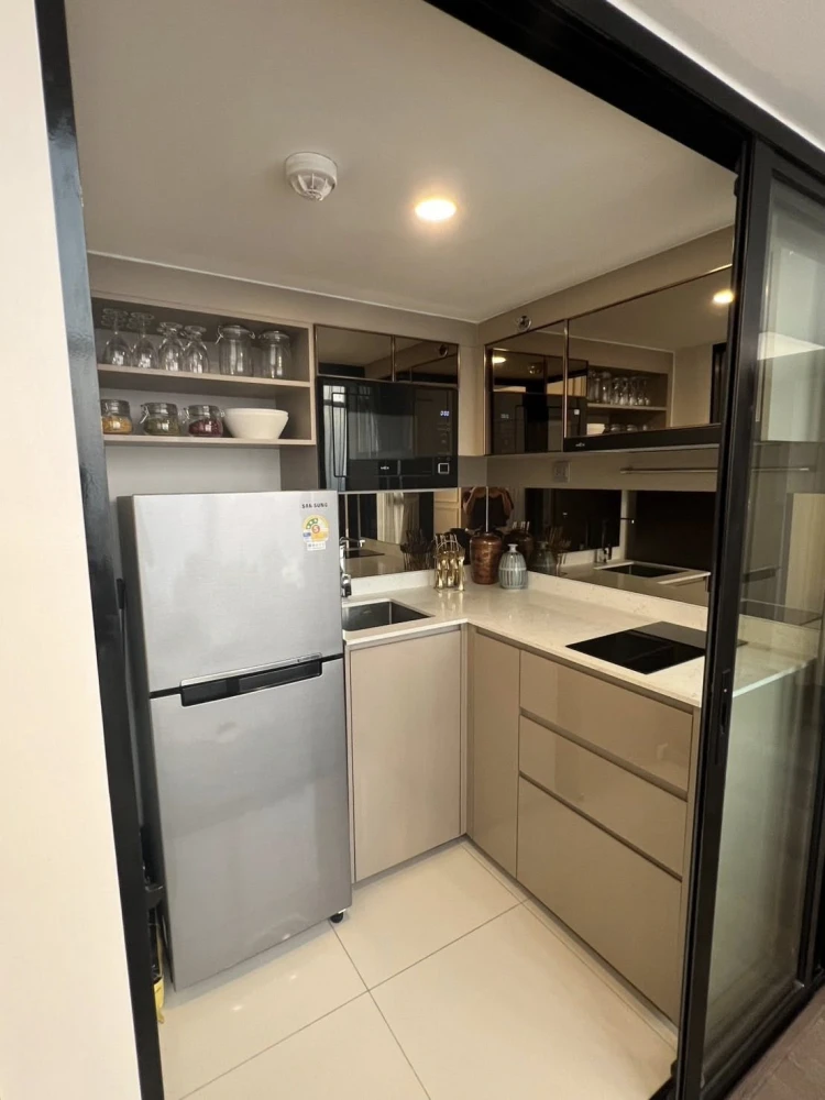 For sale or rent: PARK ORIGIN RATCHATHEWI Duplex unit, beautifully decorated, 31st floor, stunning unblocked view, corner unit, private. Don't miss ou
