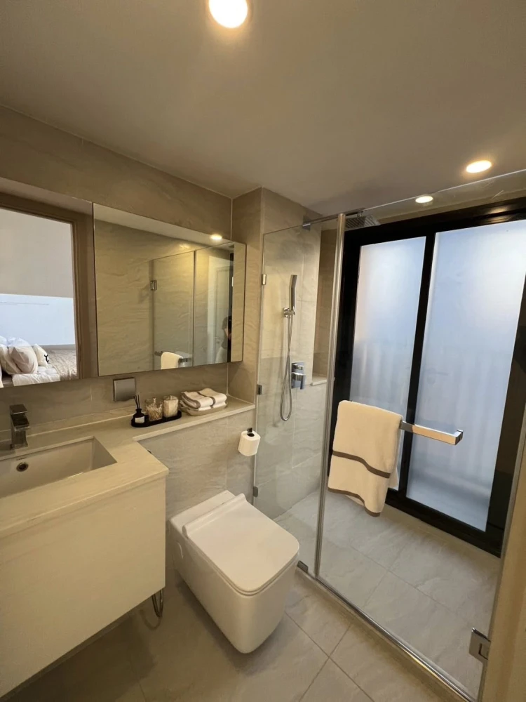 For sale or rent: PARK ORIGIN RATCHATHEWI Duplex unit, beautifully decorated, 31st floor, stunning unblocked view, corner unit, private. Don't miss ou