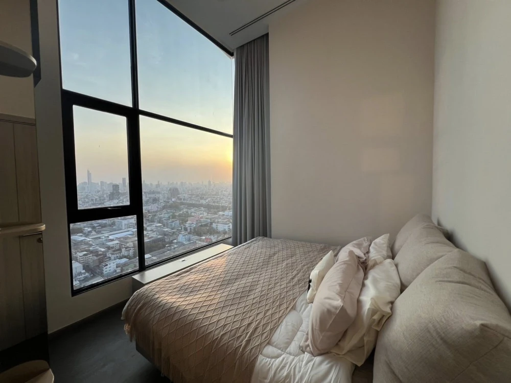For sale or rent: PARK ORIGIN RATCHATHEWI Duplex unit, beautifully decorated, 31st floor, stunning unblocked view, corner unit, private. Don't miss ou