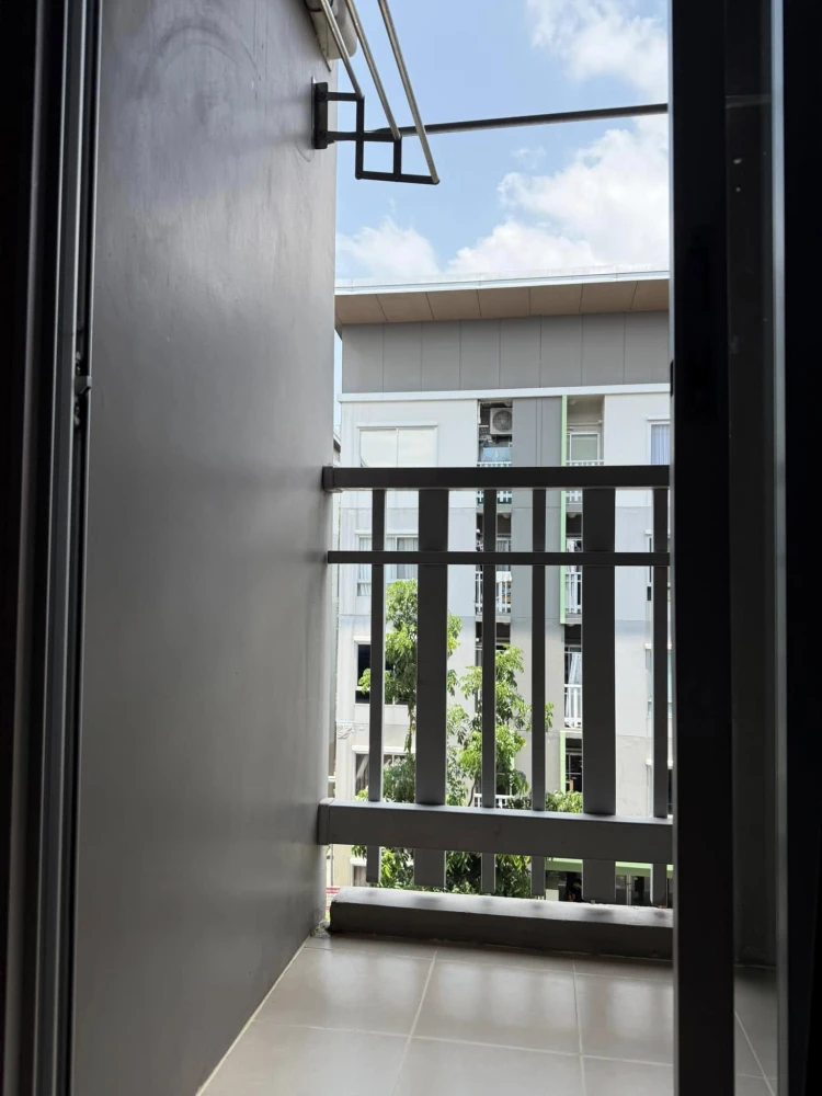 For sale or rent: Plum Condo Ladprao 101, corner unit offering privacy and complete amenities. Book now!