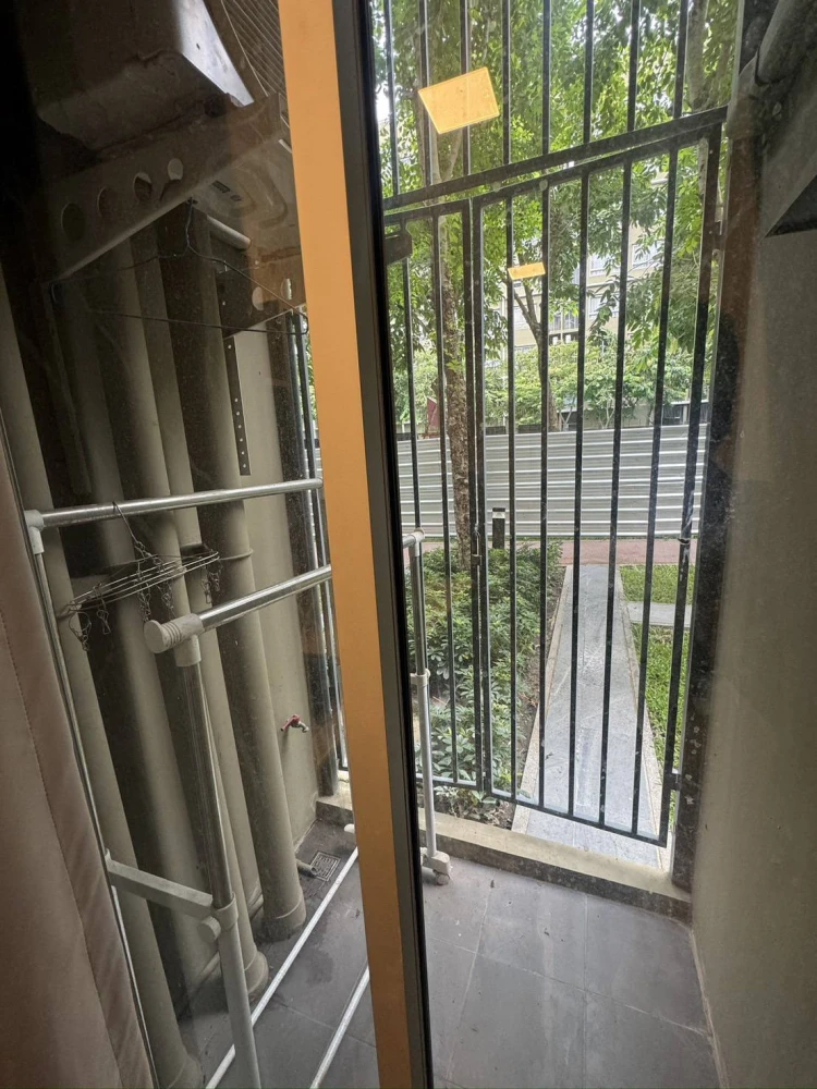 For sale: Plum Condo Rangsit Alive 2, 1st floor, pool view, fully furnished, reserve now, don't miss out.