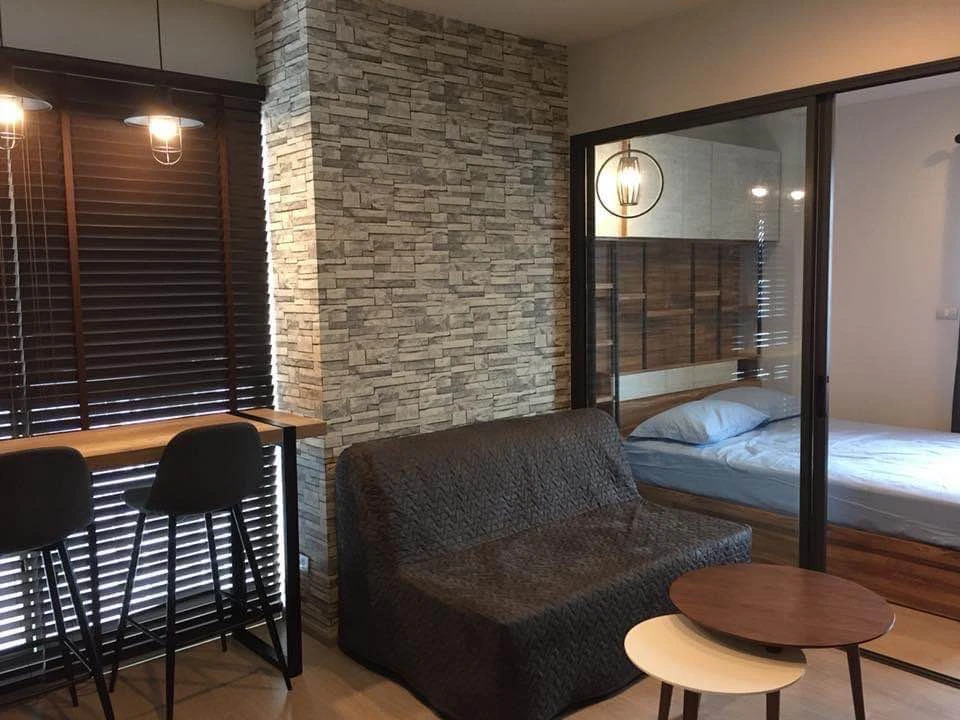 For sale or rent: Rhythm Asoke 2, 24th floor, very high, beautifully decorated in loft style. Hurry and grab it now!
